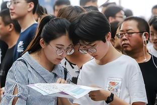 媒体人热议国足：今天踢的真有变化！下半场若对面上主力扛得住吗